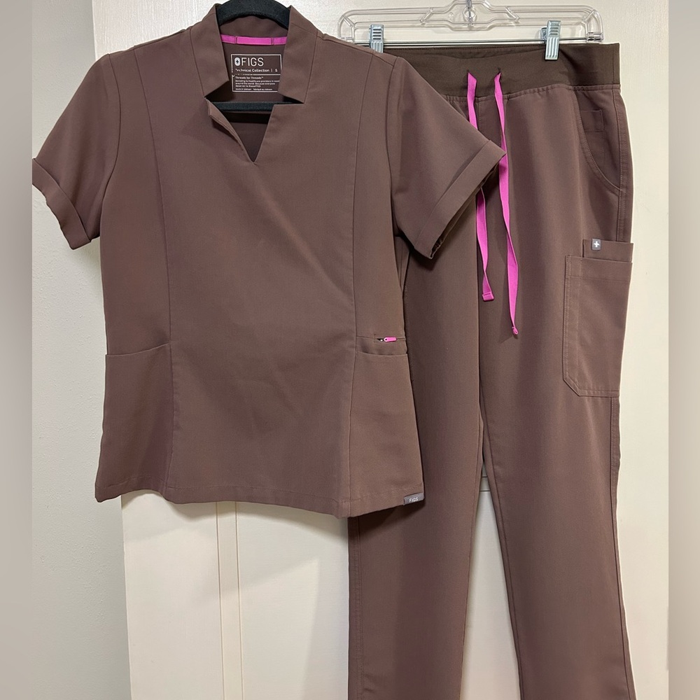 Brown/Mauve Figs Scrub Set